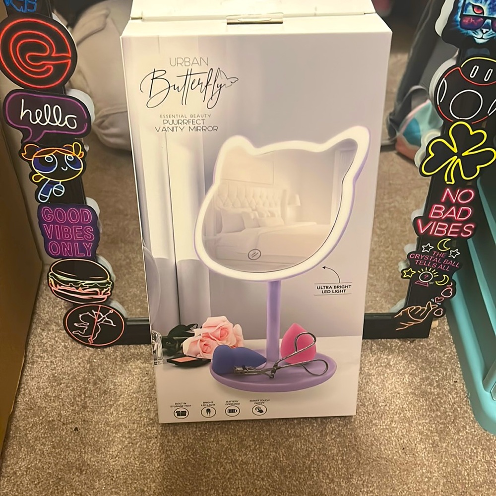 The color is a light purple and it does come with batteries
